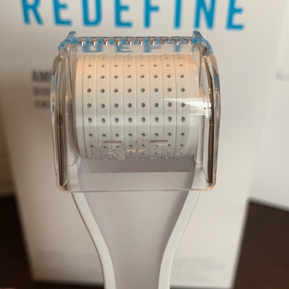 BNIB Rodan + Fields AMP MD Micro-Exfoliating Roller Display Kit 💙 - Picture 4 of 14